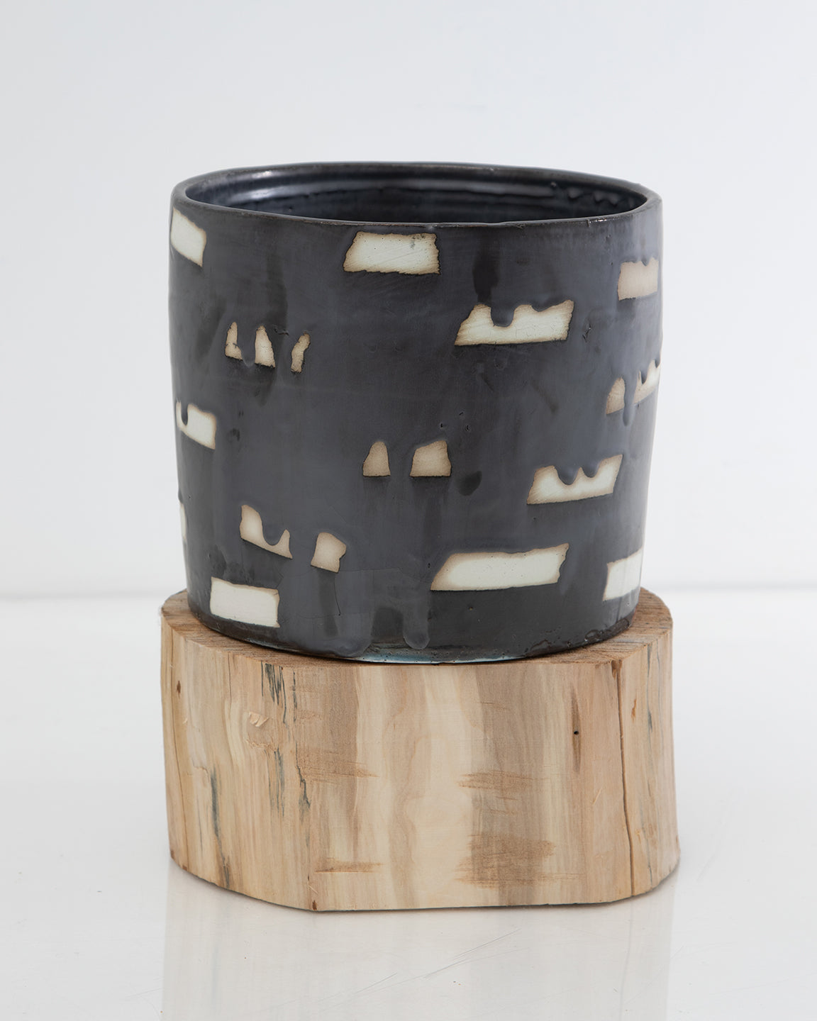Janis Stemmermann | Black Drip Cylinder with Base